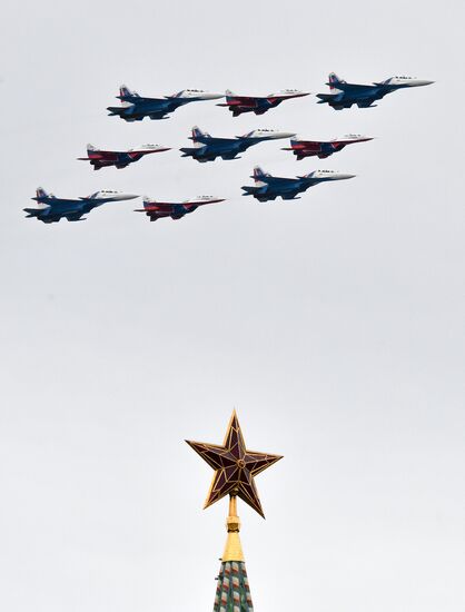 Victory Day flypast in Moscow