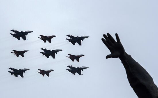 Victory Day flypast in Moscow