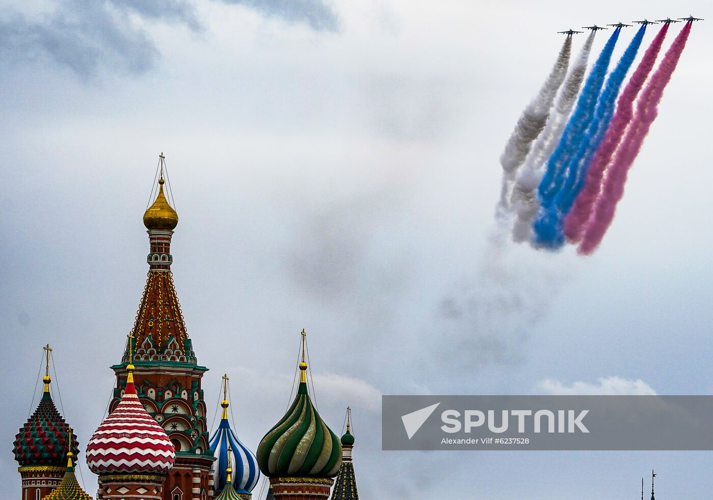 Victory Day flypast in Moscow