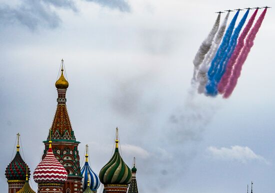 Victory Day flypast in Moscow