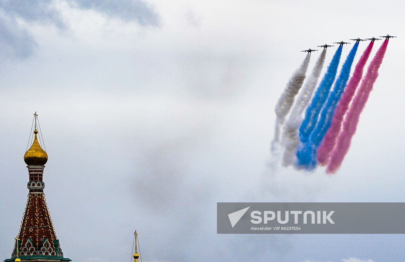 Victory Day flypast in Moscow