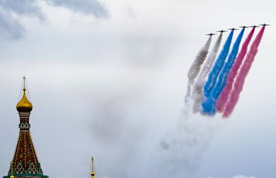 Victory Day flypast in Moscow