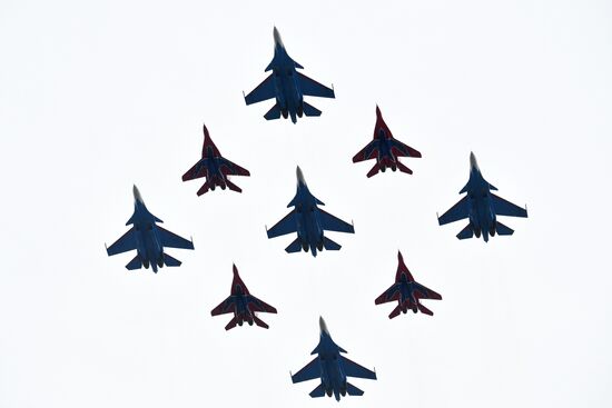 Victory Day flypast in Moscow