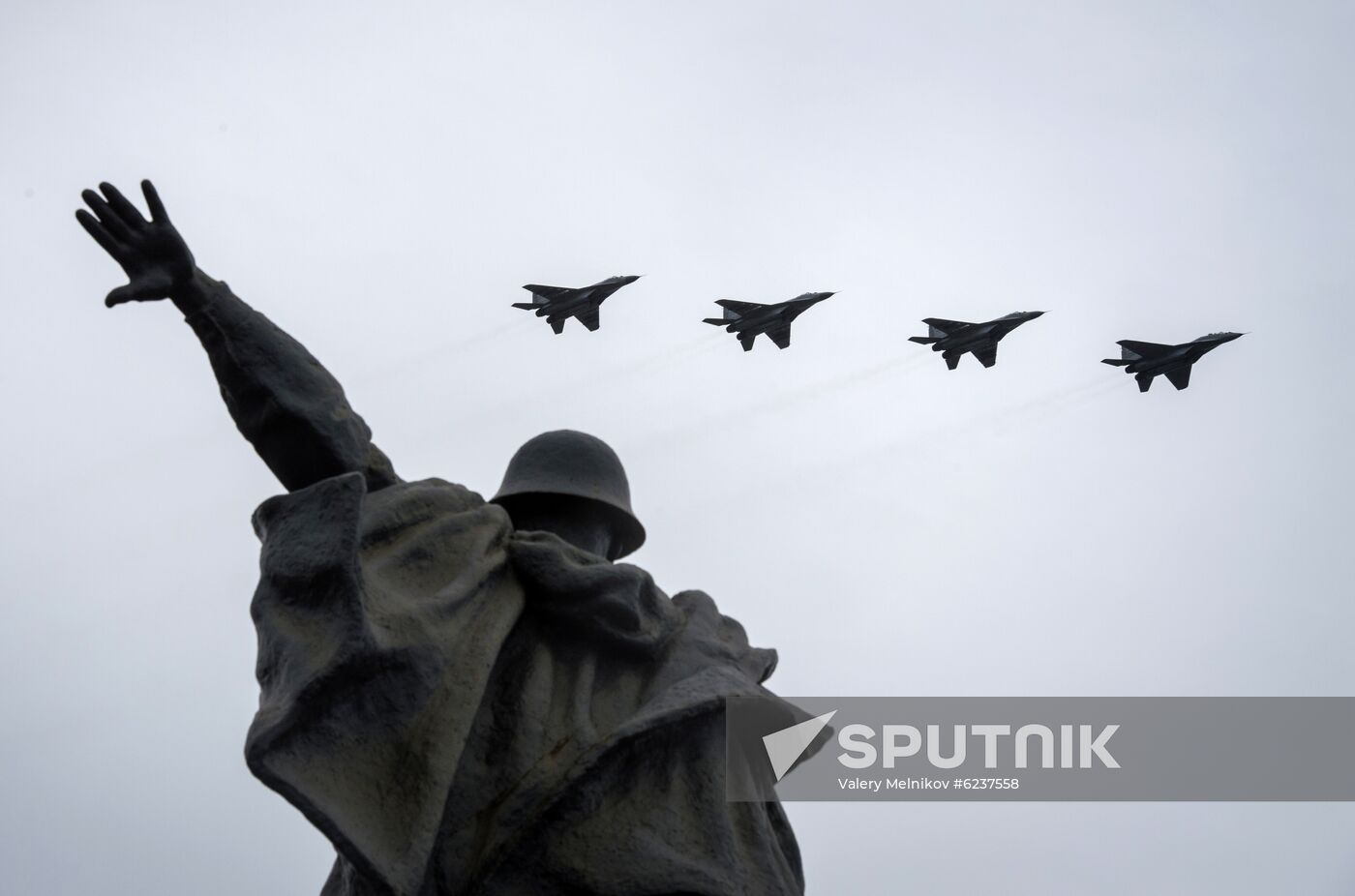 Victory Day flypast in Moscow