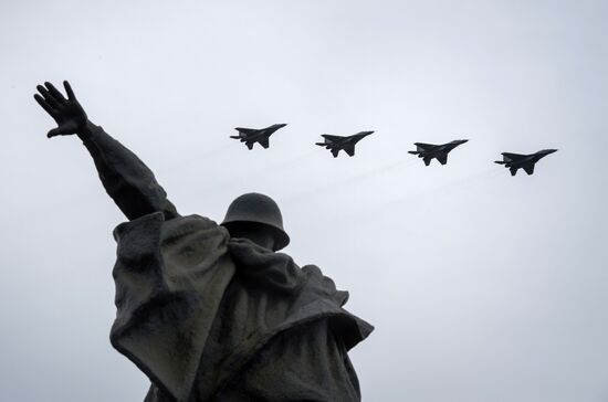 Victory Day flypast in Moscow