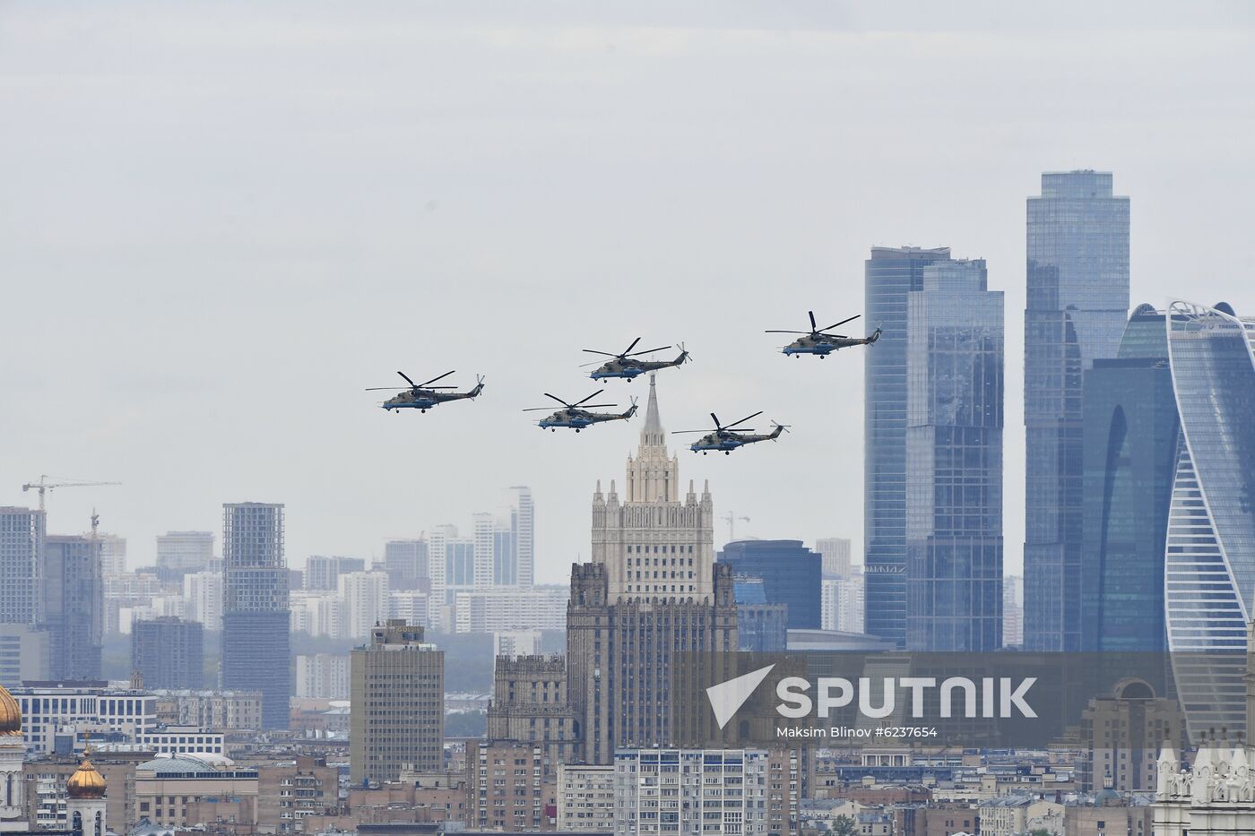 Victory Day flypast in Moscow