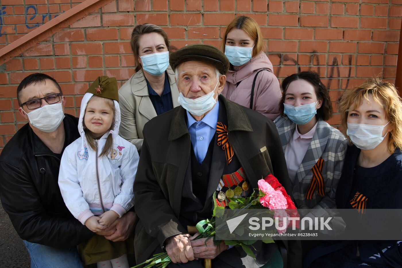 WWII veterans greeted on Victory Day