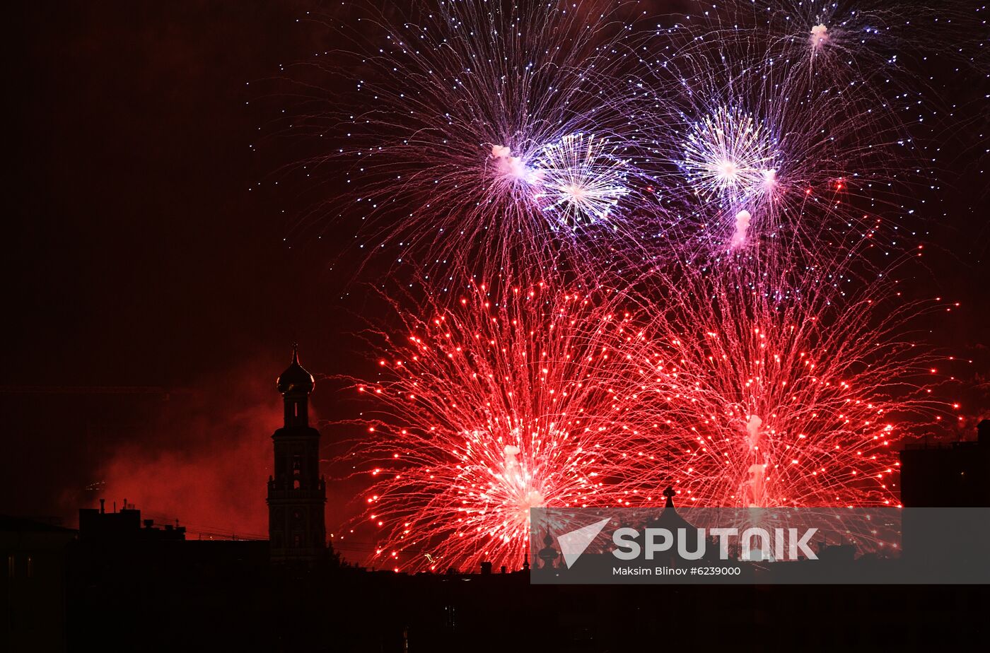 Fireworks marking 75th anniversary of Victory in Moscow