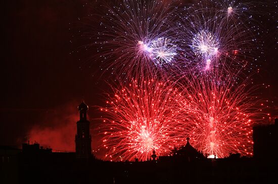 Fireworks marking 75th anniversary of Victory in Moscow