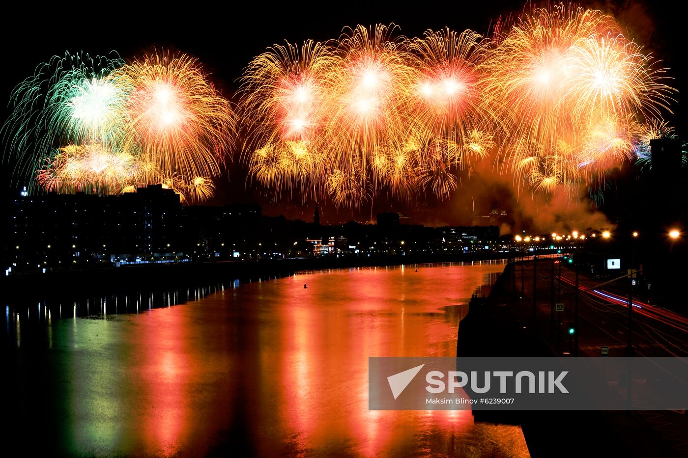 Fireworks marking 75th anniversary of Victory in Moscow