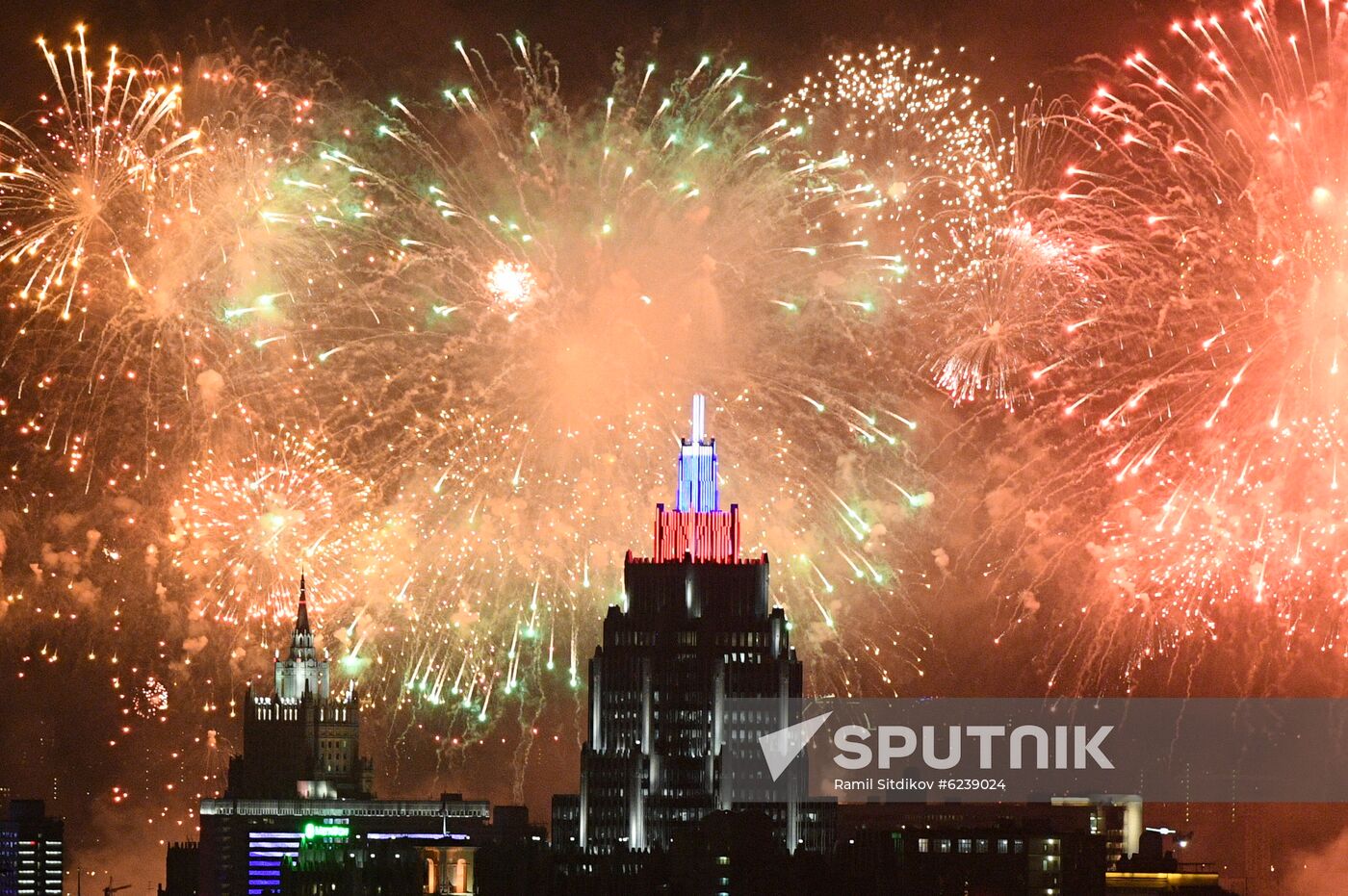 Fireworks marking 75th anniversary of Victory in Moscow