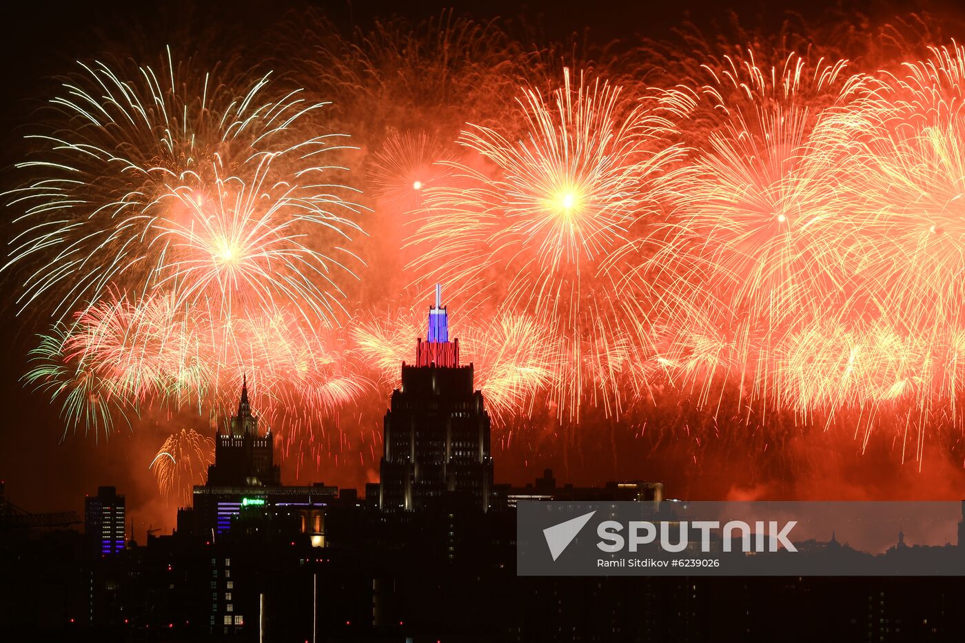Fireworks marking 75th anniversary of Victory in Moscow