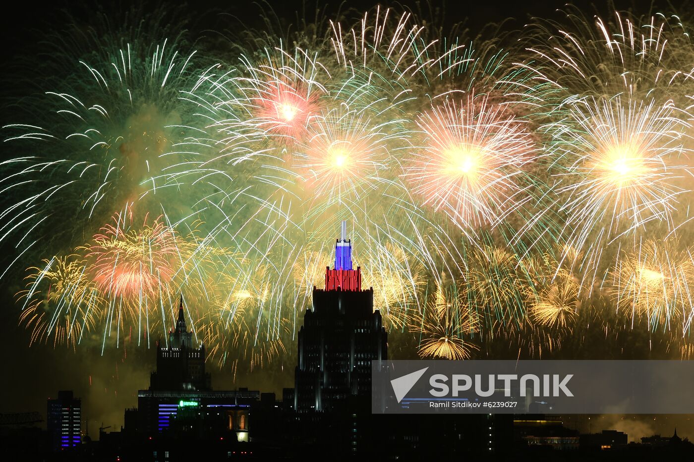 Fireworks marking 75th anniversary of Victory in Moscow