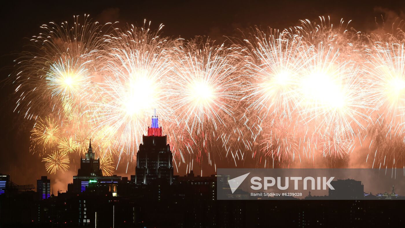 Fireworks marking 75th anniversary of Victory in Moscow