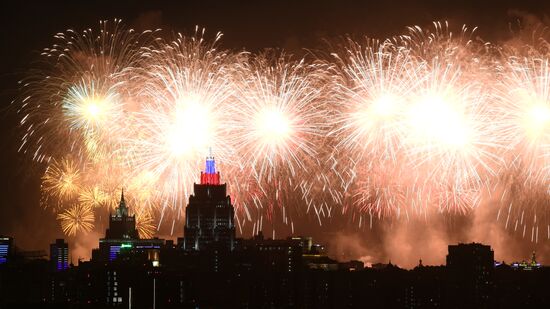 Fireworks marking 75th anniversary of Victory in Moscow