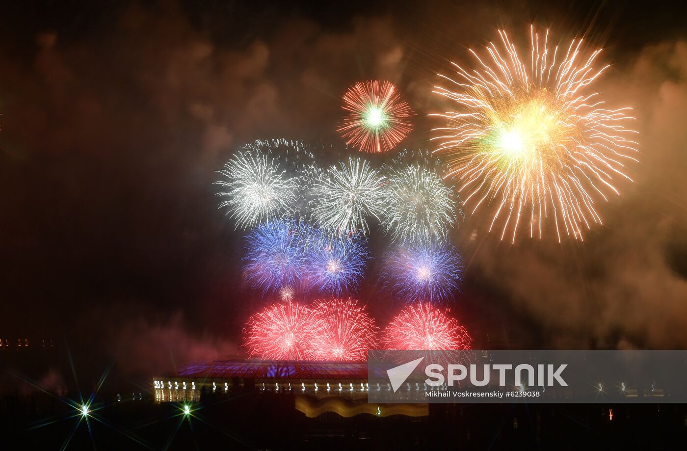 Fireworks marking 75th anniversary of Victory in Moscow