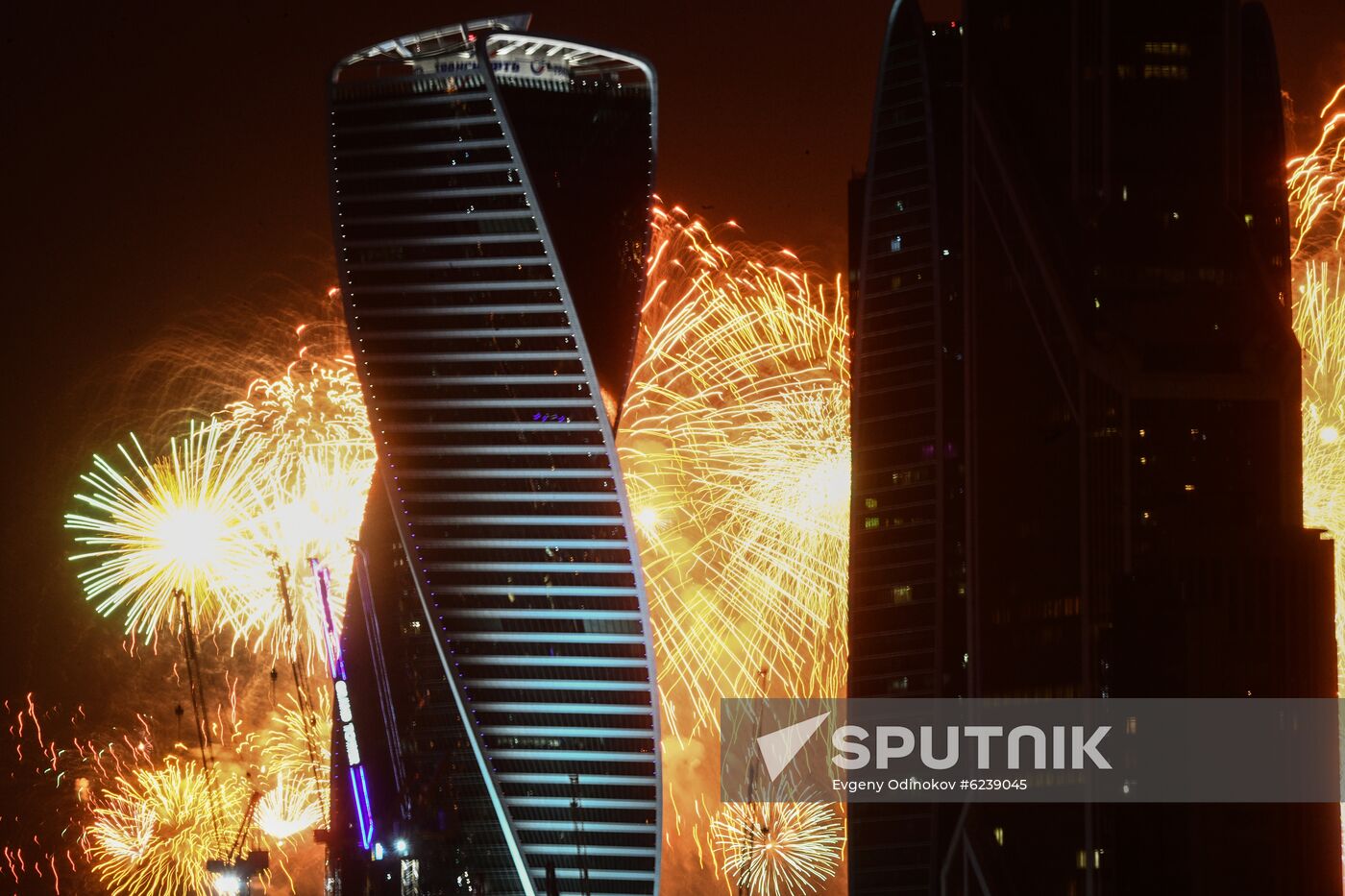 Fireworks marking 75th anniversary of Victory in Moscow