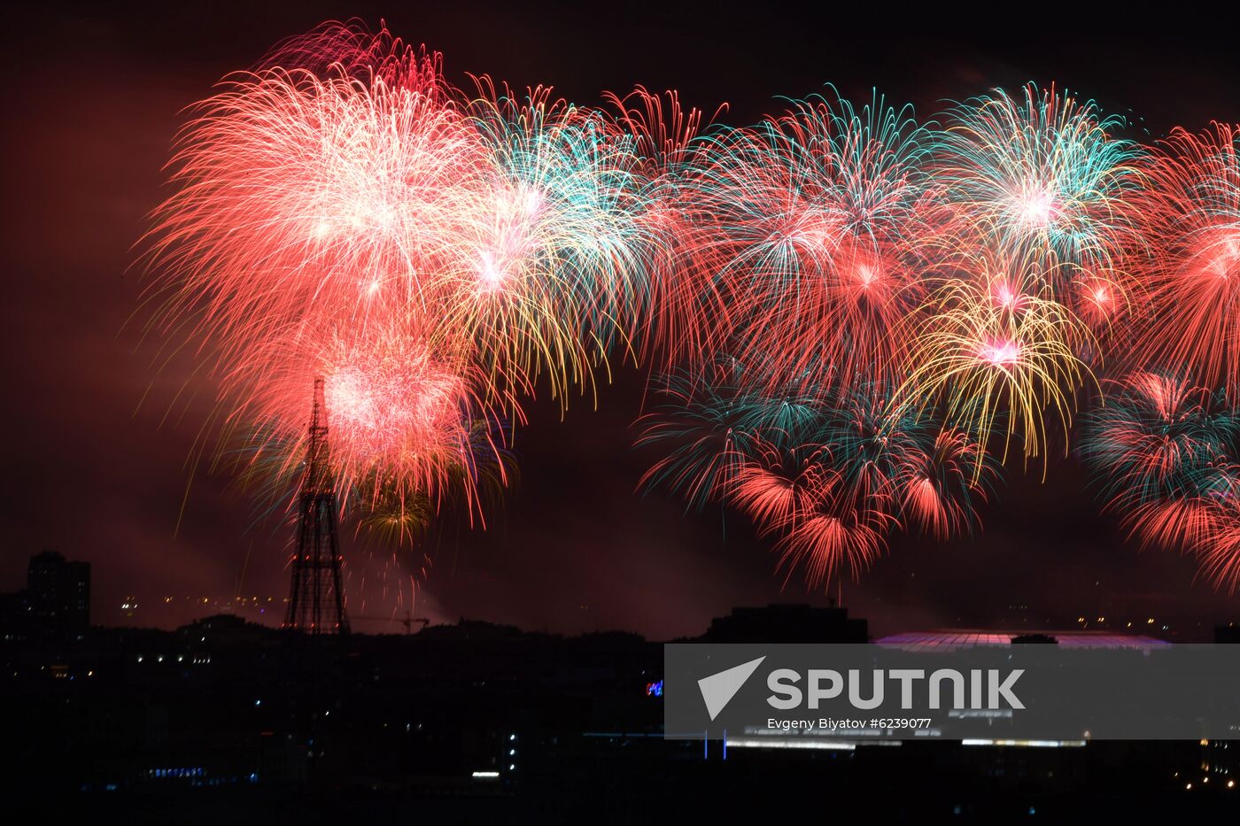 Fireworks marking 75th anniversary of Victory in Moscow