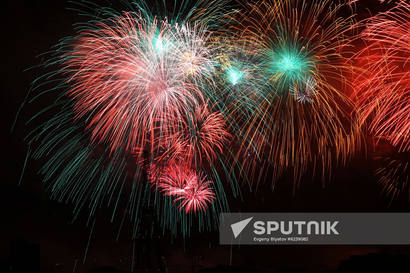 Fireworks marking 75th anniversary of Victory in Moscow