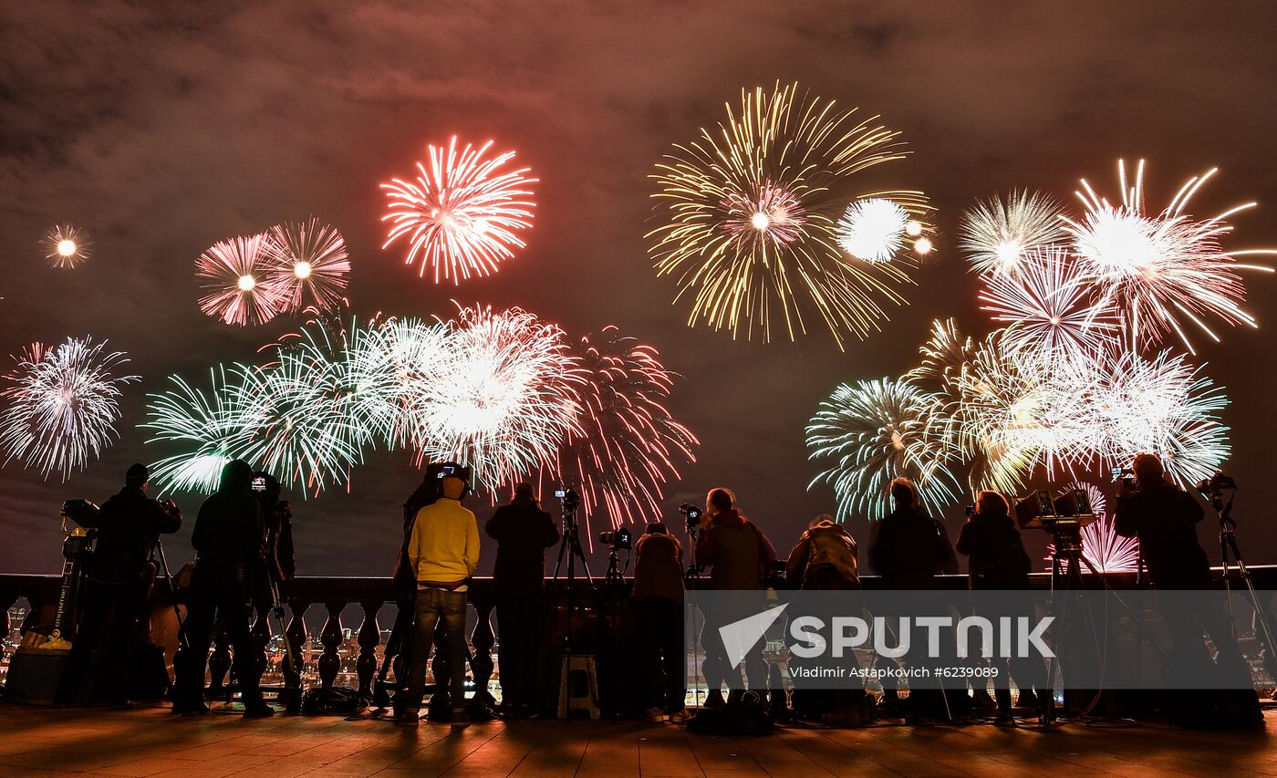 Fireworks marking 75th anniversary of Victory in Moscow