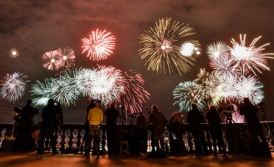 Fireworks marking 75th anniversary of Victory in Moscow