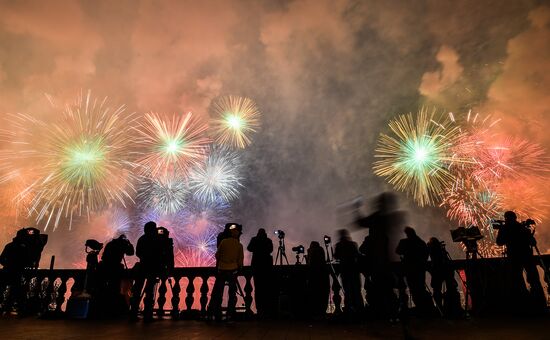 Fireworks marking 75th anniversary of Victory in Moscow