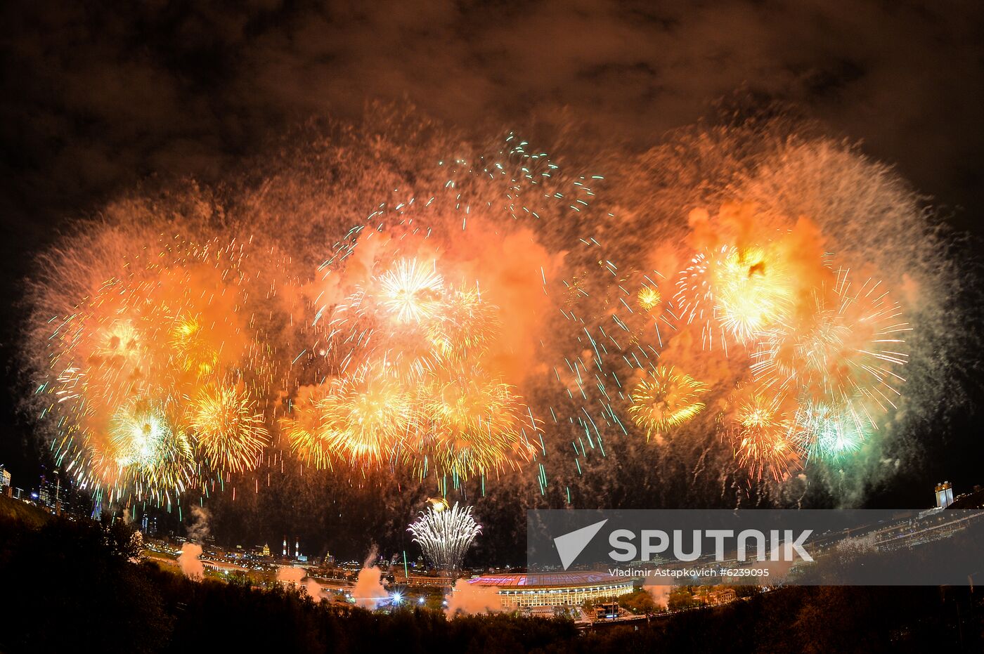 Fireworks marking 75th anniversary of Victory in Moscow