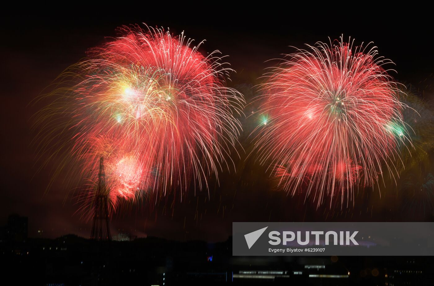 Fireworks marking 75th anniversary of Victory in Moscow