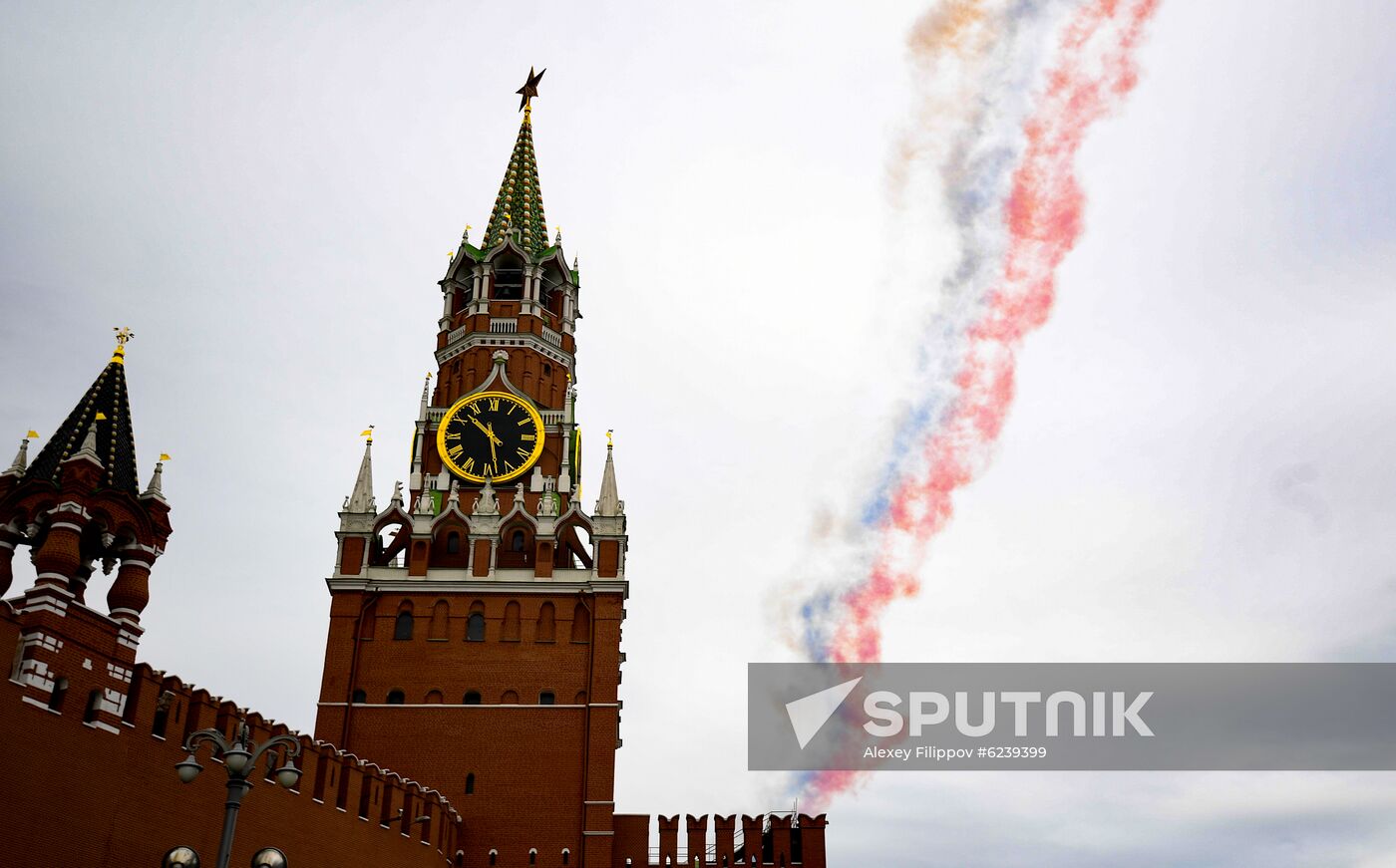 Victory Day flypast in Moscow