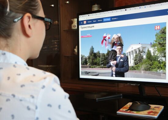 Russia Coronavirus Graduates Farewell Bell