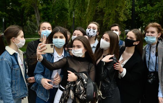 Russia Coronavirus Graduates Farewell Bell