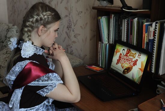 Russia Coronavirus Graduates Farewell Bell