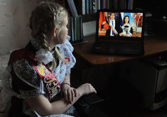 Russia Coronavirus Graduates Farewell Bell