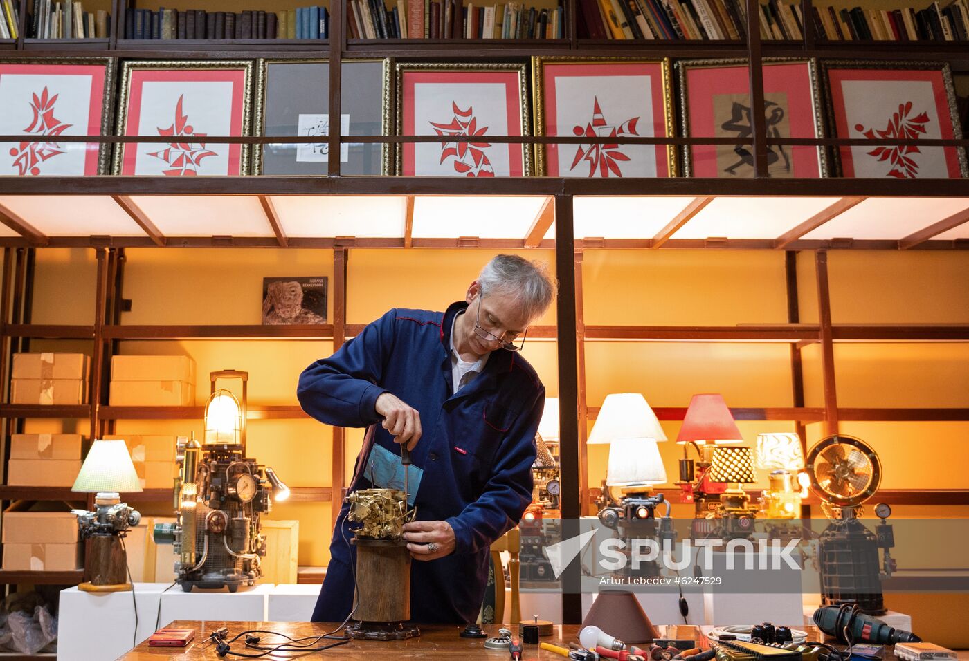 Sochi artist makes lamps using auto components