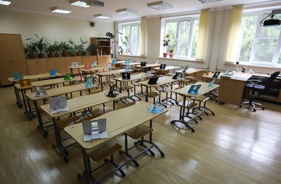 Russia Coronavirus Graduates Farewell Bell
