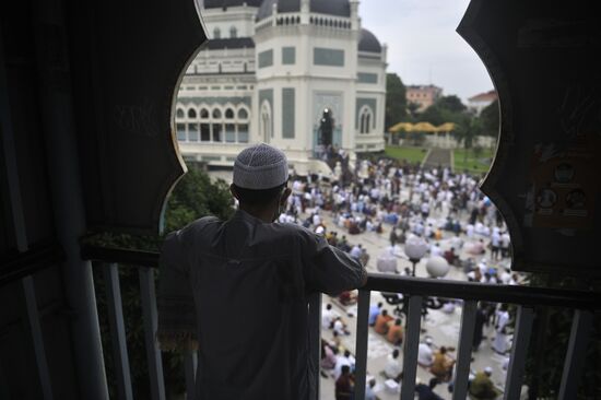 Eid al-Fitr Worldwide 