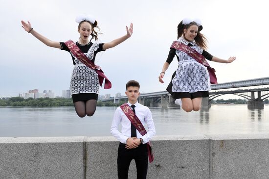 Russia Coronavirus Graduates Farewell Bell