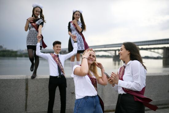 Russia Coronavirus Graduates Farewell Bell