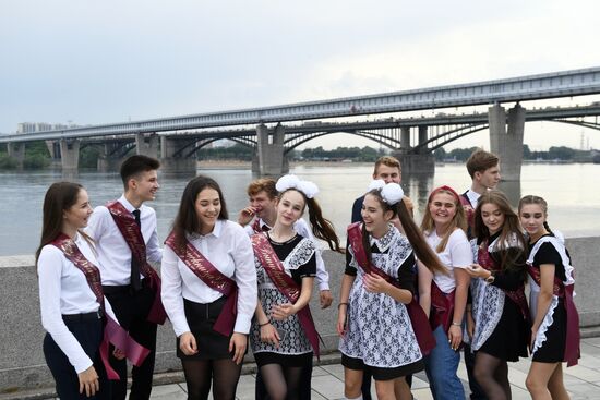 Russia Coronavirus Graduates Farewell Bell