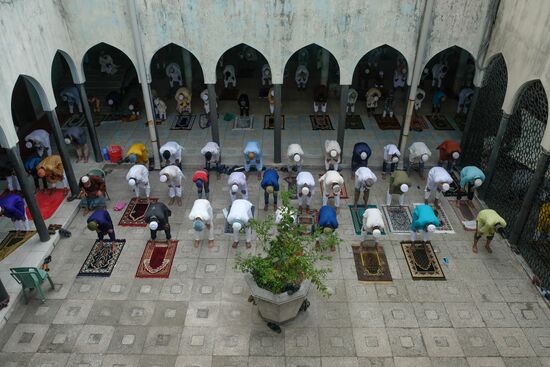 Eid al-Fitr Worldwide