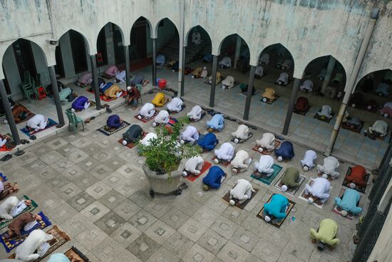 Eid al-Fitr Worldwide