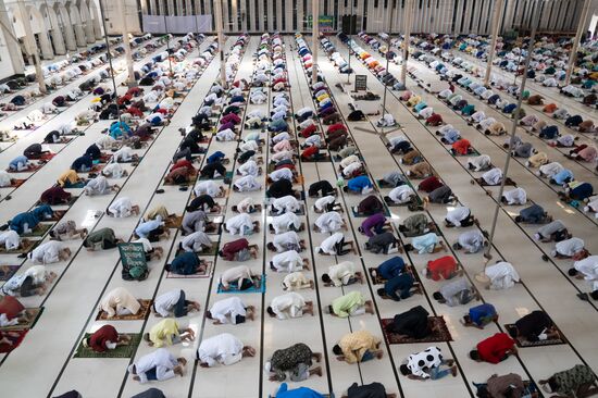 Eid al-Fitr Worldwide