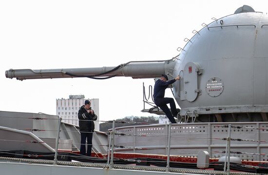 Russia Pyotr Veliky Battle Cruiser