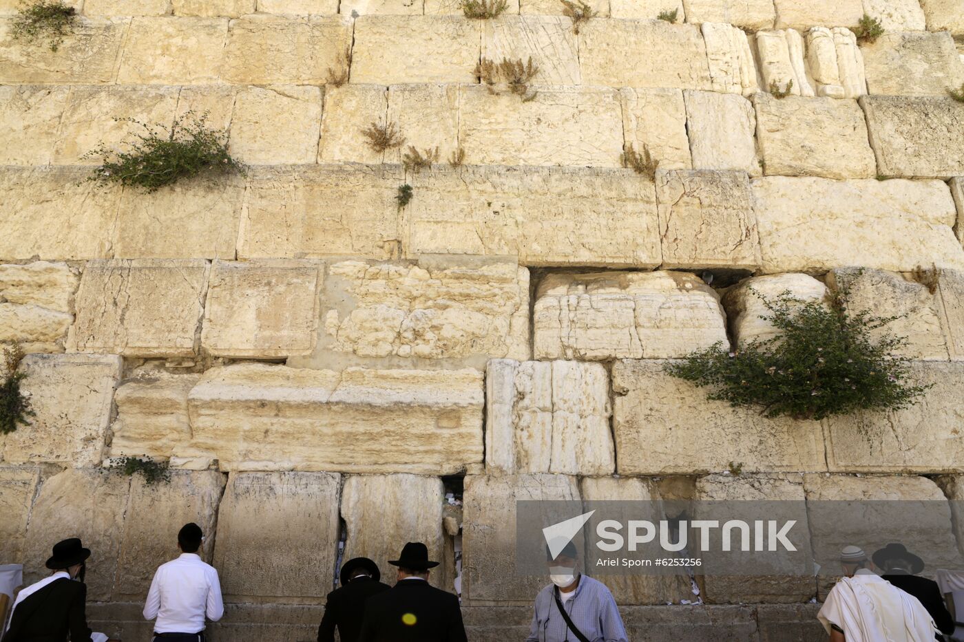 Israel Coronavirus Lockdown Ease