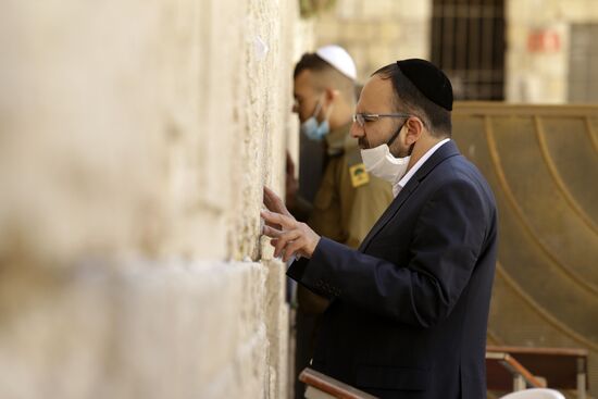 Israel Coronavirus Lockdown Ease