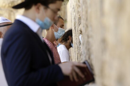 Israel Coronavirus Lockdown Ease