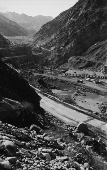 Construction of Nurek hydropower plant