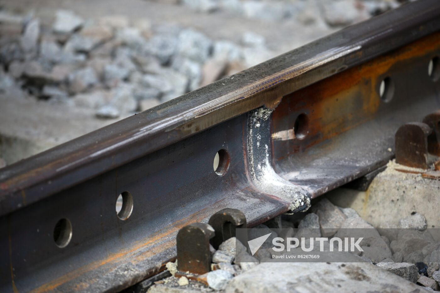Restoring railway traffic near Murmansk around collapsed bridge