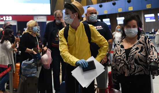 Russia Coronavirus Lockdown Ease 