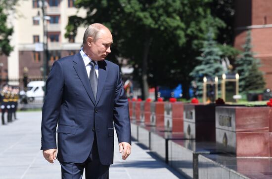 Russia Putin WWII Victims Remembrance Day